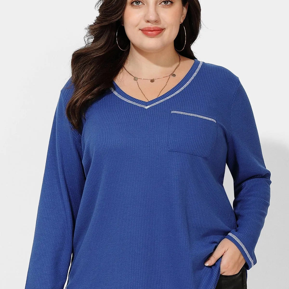 Strukturiertes Strick-Langarmhemd mit V-Ausschnitt und Tasche