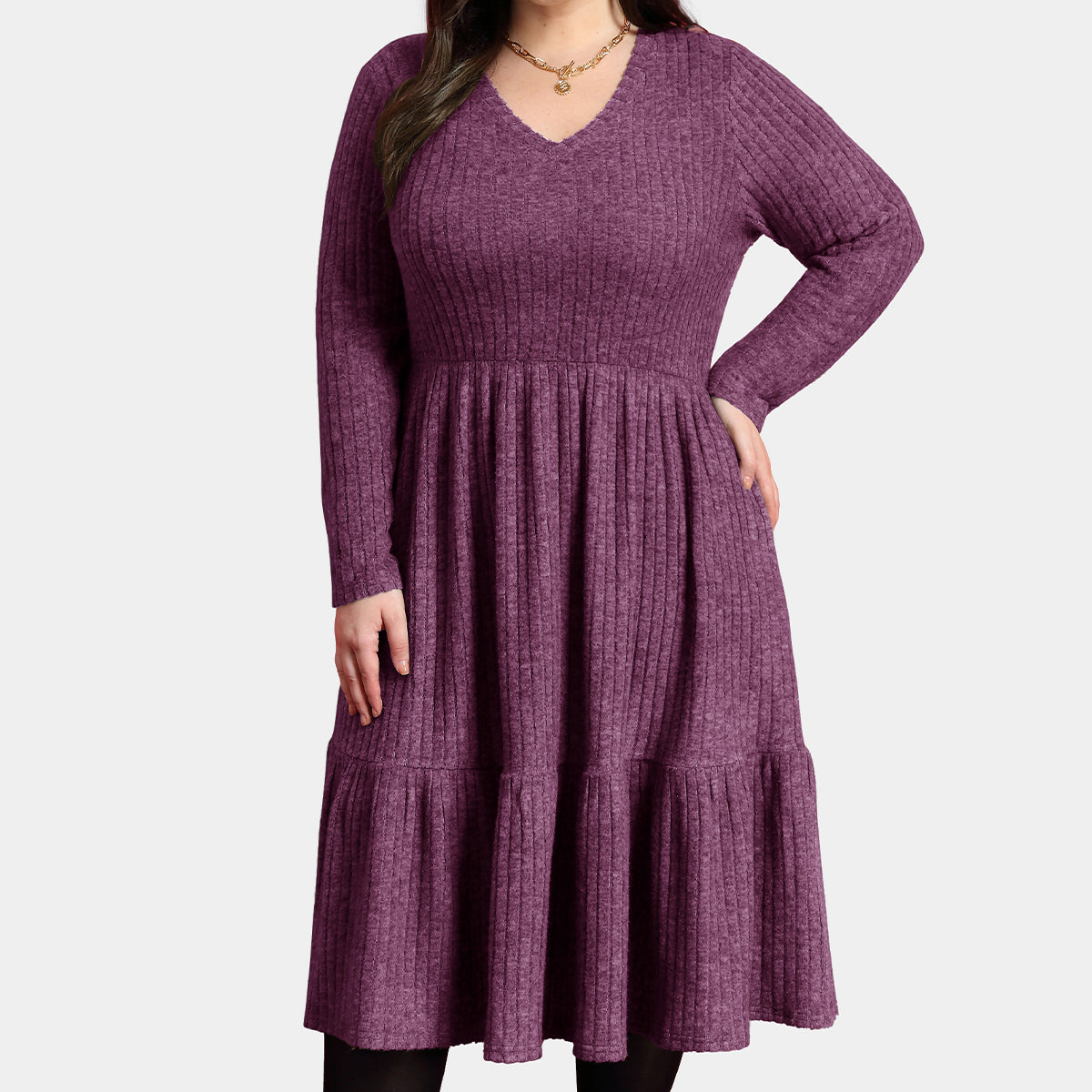 Ritera – Plissiertes Midikleid aus Rippstrick mit Rüschensaum und Taschen