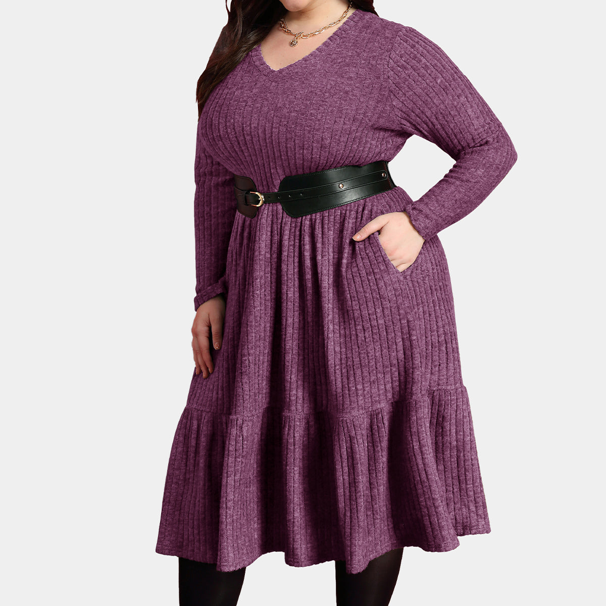 Ritera – Plissiertes Midikleid aus Rippstrick mit Rüschensaum und Taschen