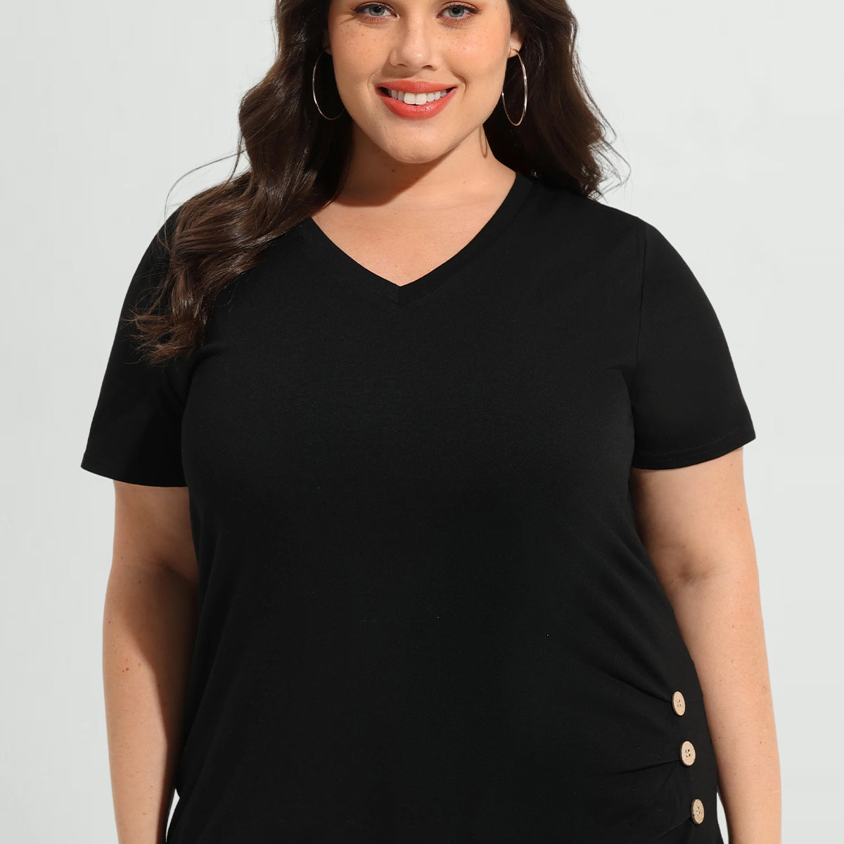 Ritera – Kurzarm-T-Shirt mit V-Ausschnitt und seitlichen Knöpfen