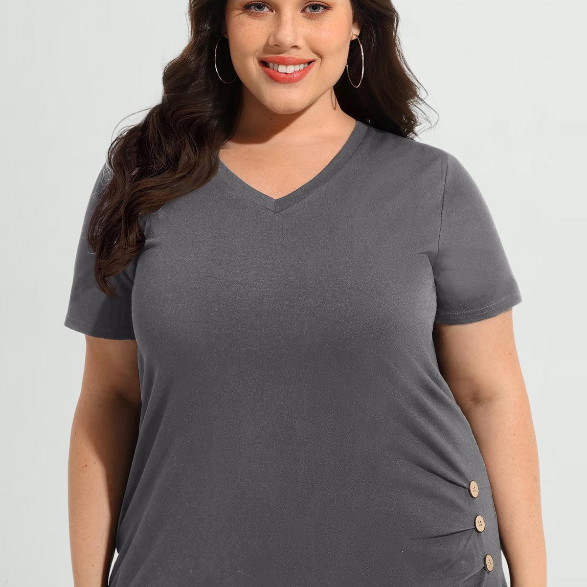 Ritera – Kurzarm-T-Shirt mit V-Ausschnitt und seitlichen Knöpfen