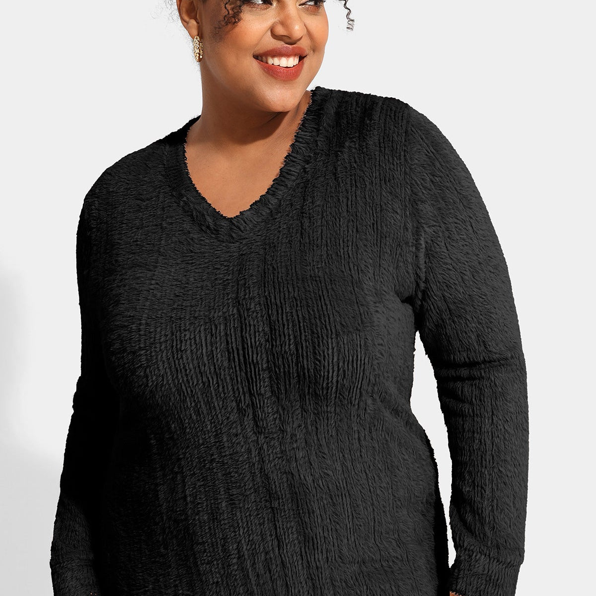 Einfarbiger Pullover aus Samt mit V-Ausschnitt und langen Ärmeln