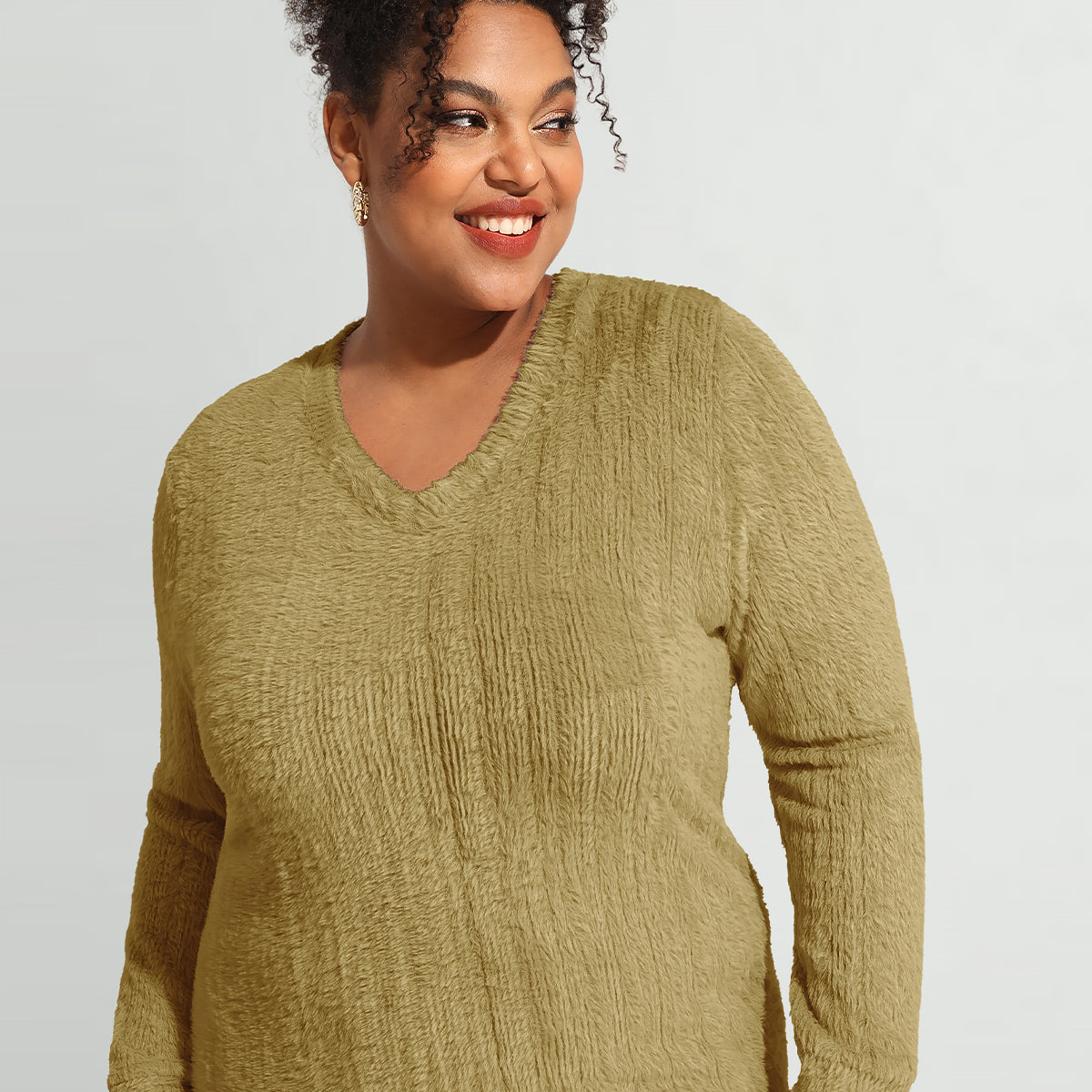 Einfarbiger Pullover aus Samt mit V-Ausschnitt und langen Ärmeln