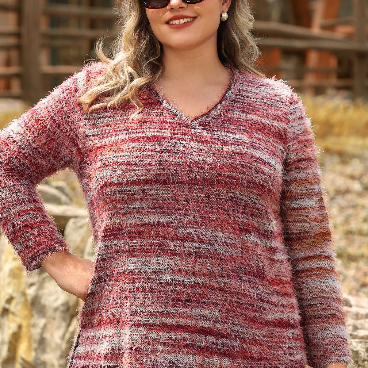 Langärmliges Hemd aus gestreiftem Samtstrick mit geteiltem Saum