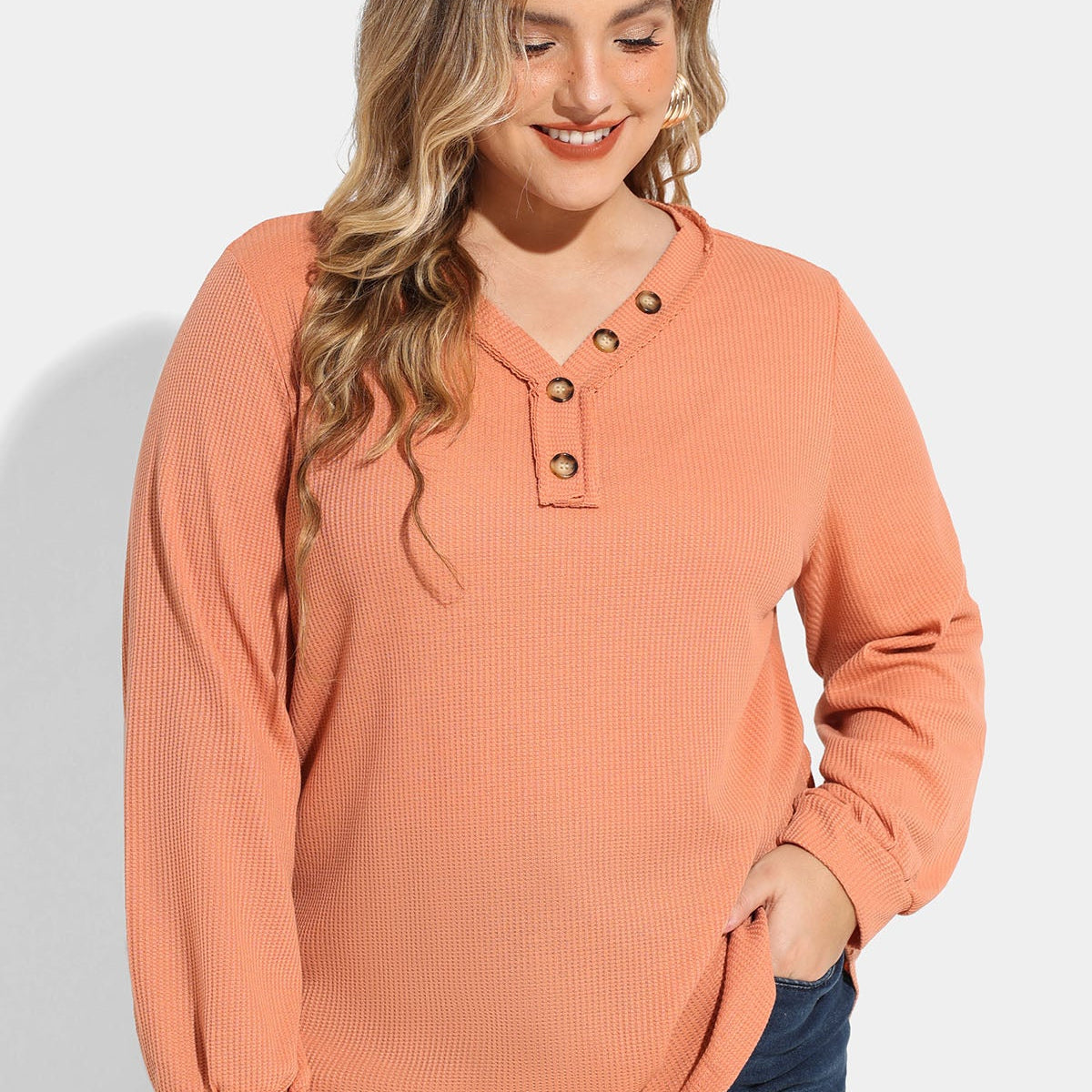 Chemise à manches longues et col en V avec boutons solides