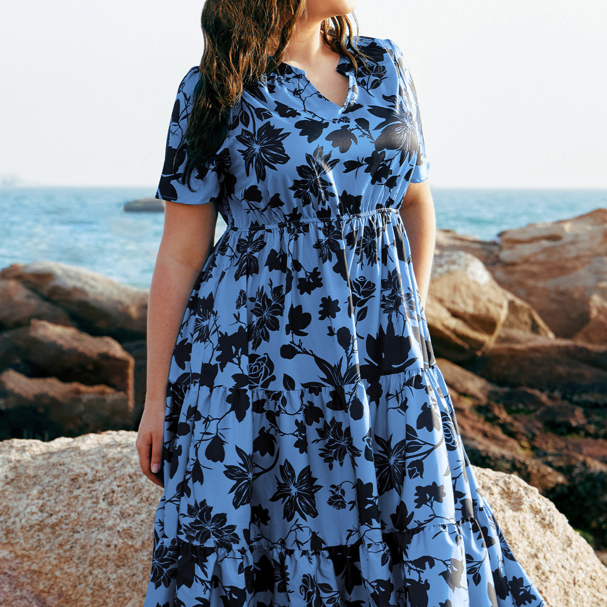 Robe d'été chic et décontractée à volants et à fleurs Ritera