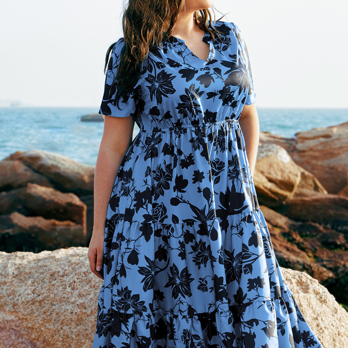 Ritera – Gestreiftes, gestuftes Sommerkleid mit Taschen und lässigem Chic