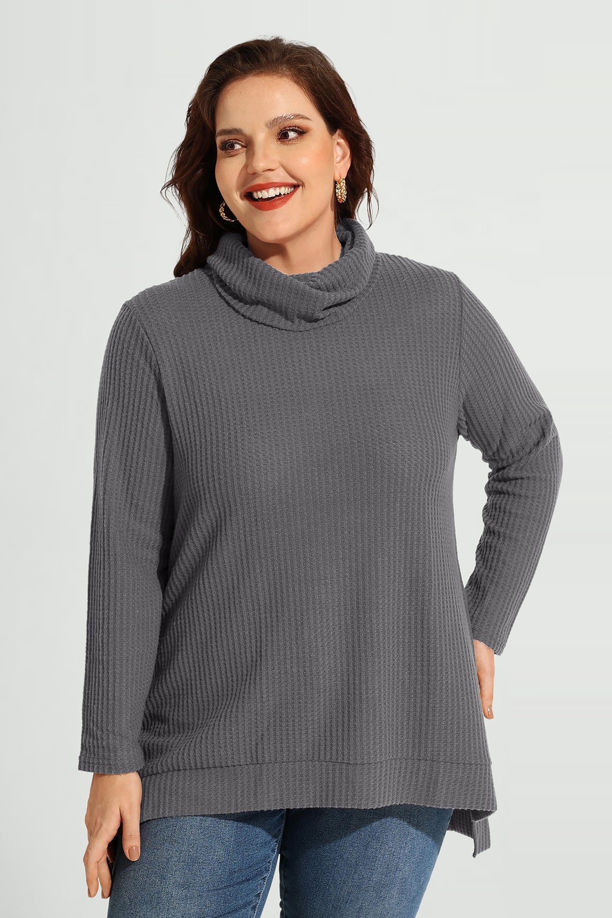 Tunika mit Wasserfallausschnitt, geschlitztem Saum und langen Ärmeln