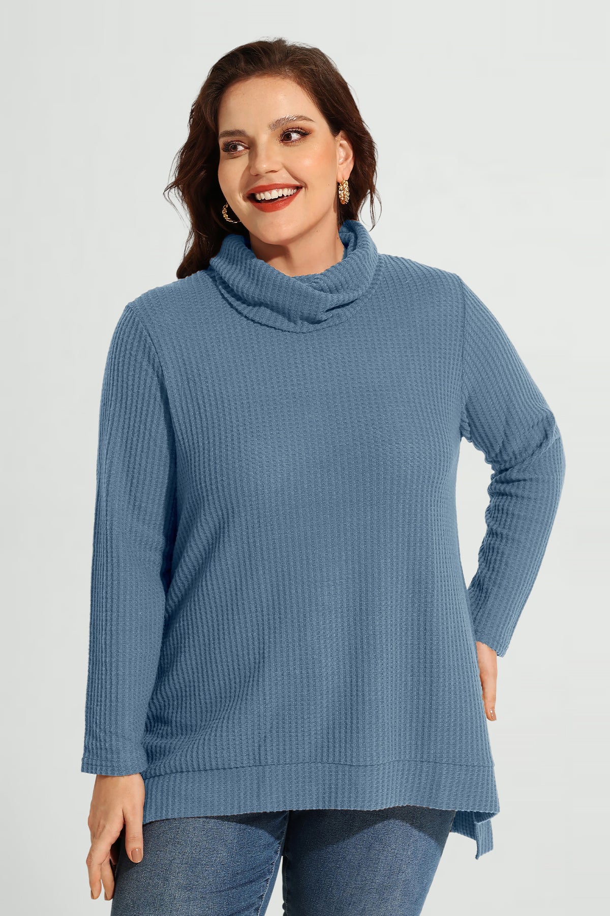 Tunika mit Wasserfallausschnitt, geschlitztem Saum und langen Ärmeln