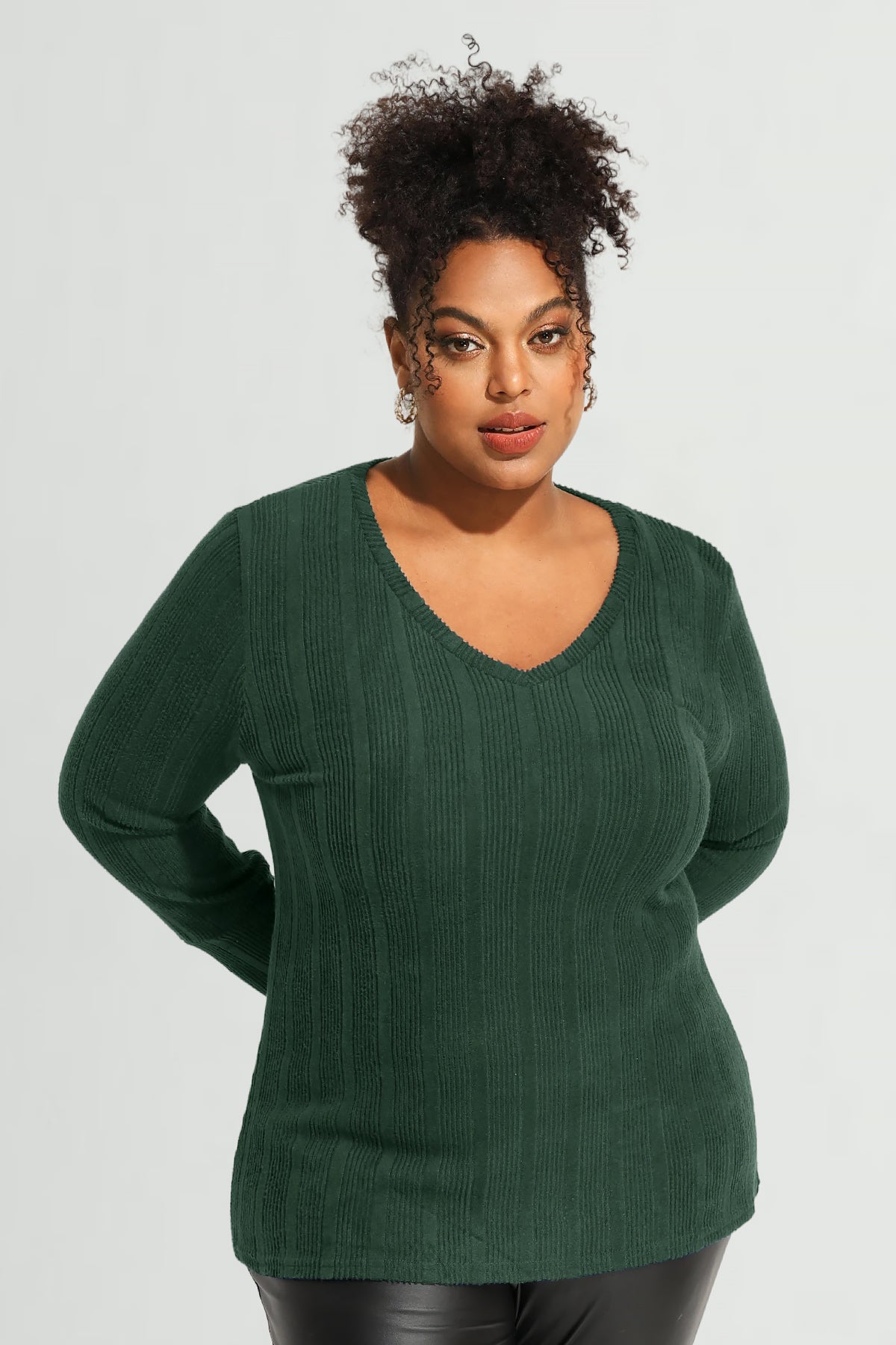 Schlichtes Langarm-T-Shirt mit drei Knöpfen und U-Ausschnitt