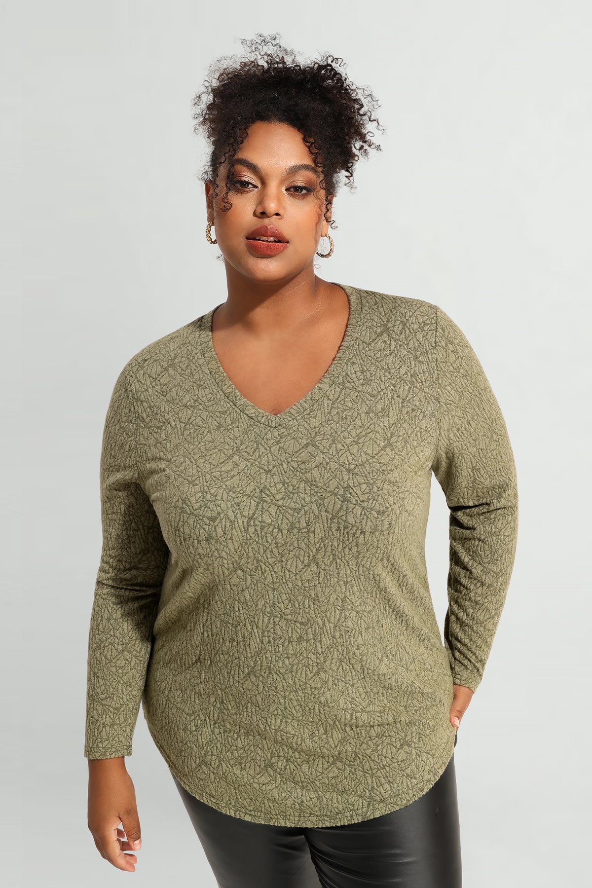 Langärmliges Strickhemd mit V-Ausschnitt und fester Textur