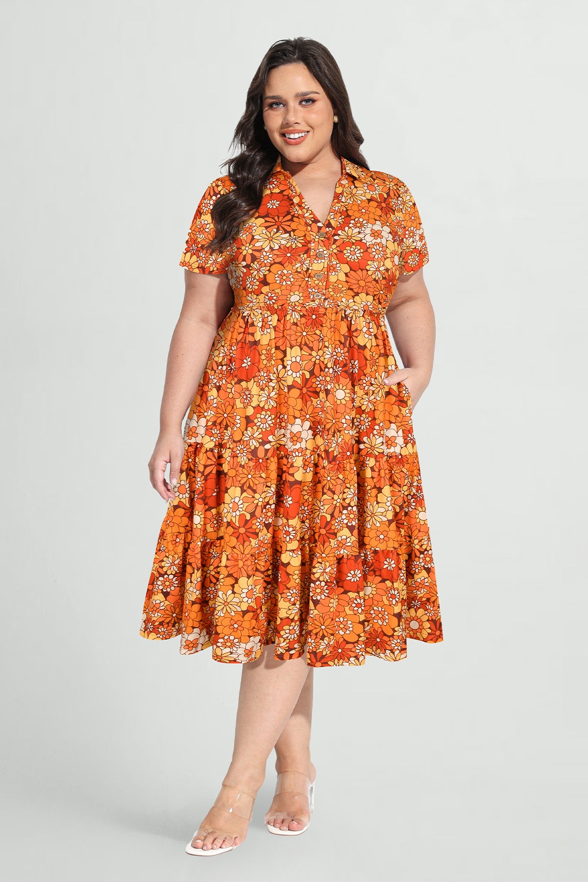 Ritera – Gerafftes Midikleid mit Knopfleiste, Blumenmuster und Polokragen