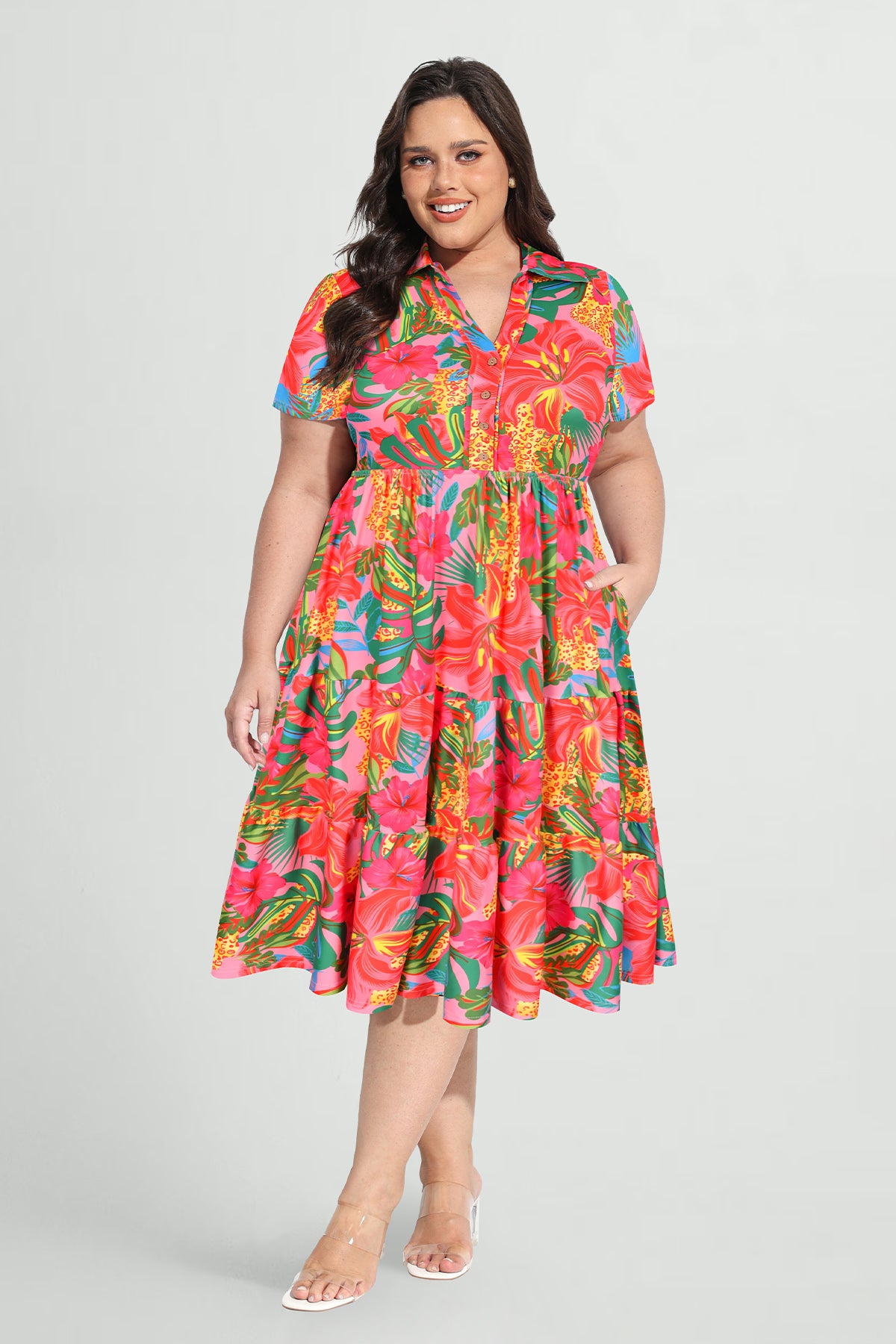 Ritera – Gerafftes Midikleid mit Knopfleiste, Blumenmuster und Polokragen