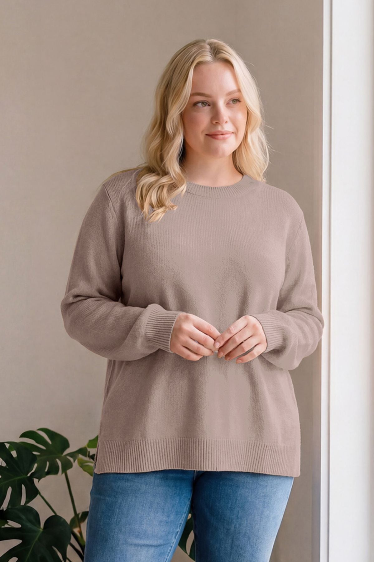 Essential Eng anliegender Langarmpullover mit geteiltem Saum